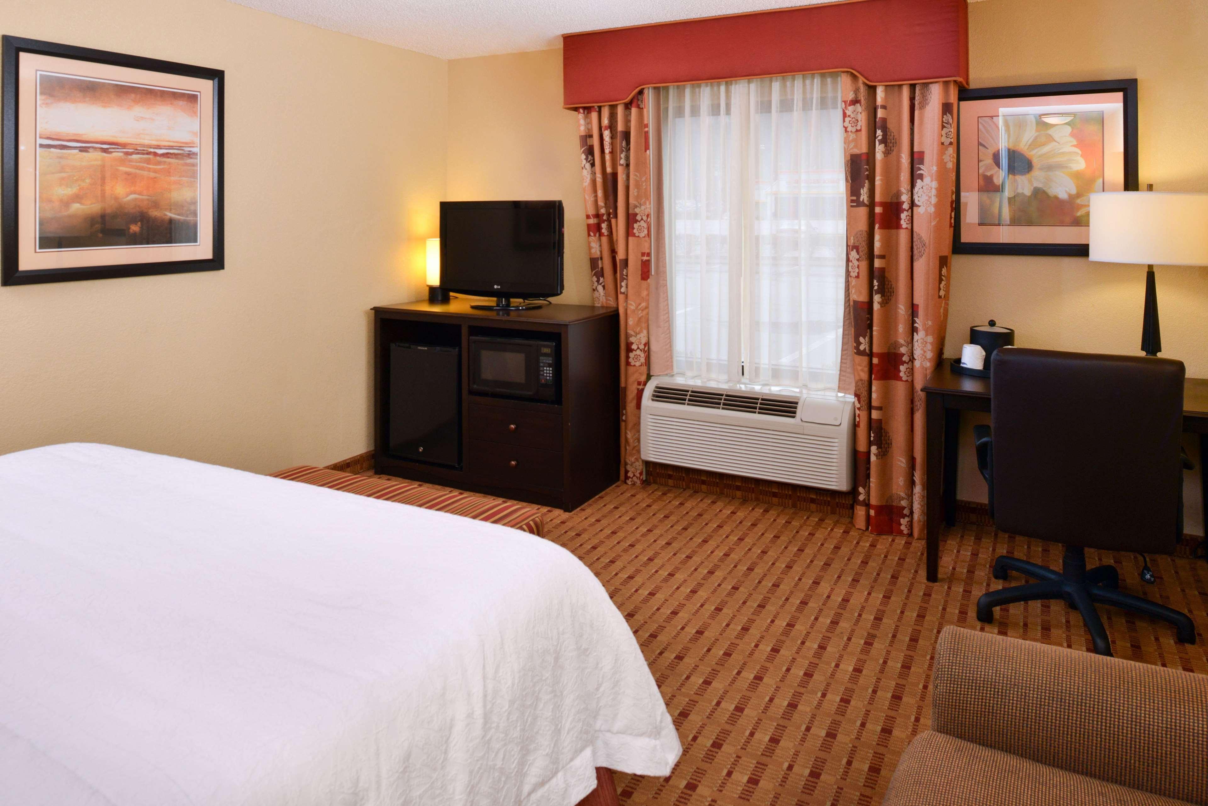 Hampton Inn Williamsburg Exterior photo