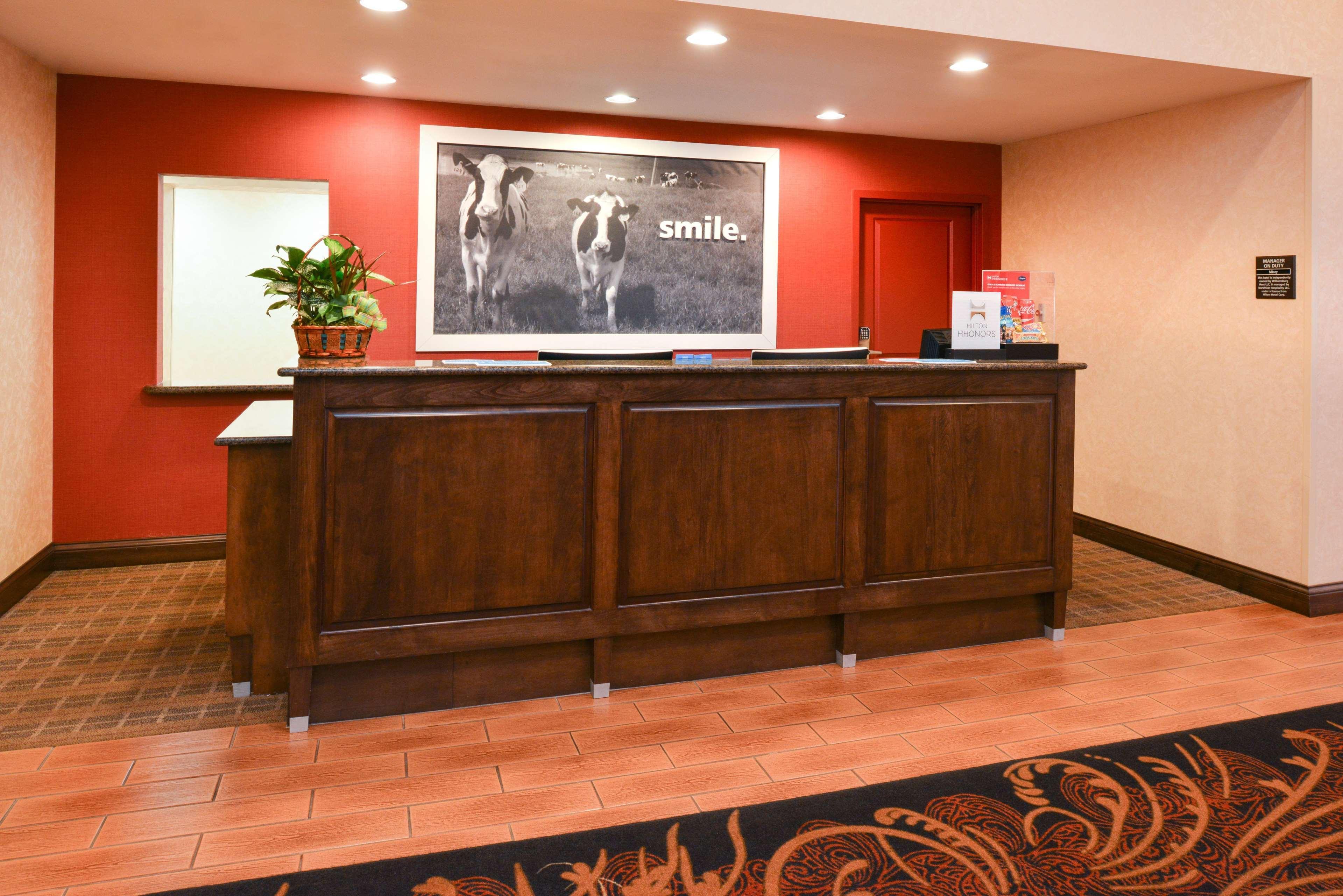 Hampton Inn Williamsburg Exterior photo